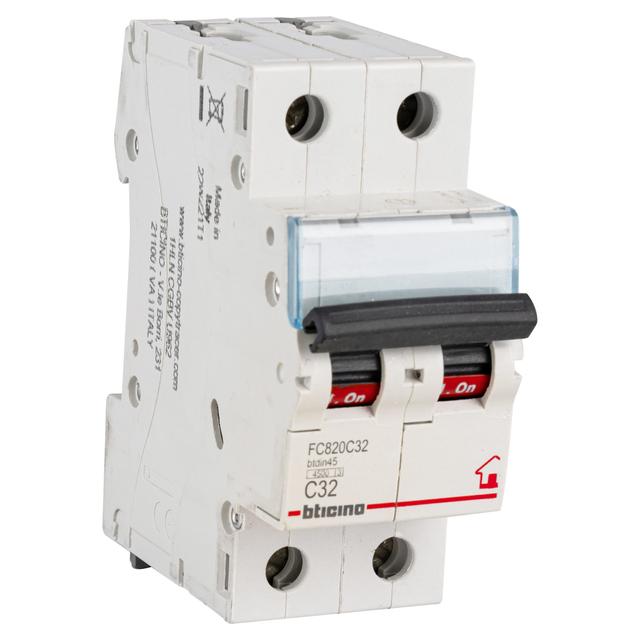 INTERRUTTORE MAGNETOTERMICO BTICINO 2P C32 2 MODULI 4500A | Tecnomat INTERRUTTORE MAGNETOTERMICO BTICINO 2P C32 2 MODULI 4500A | Tecnomat